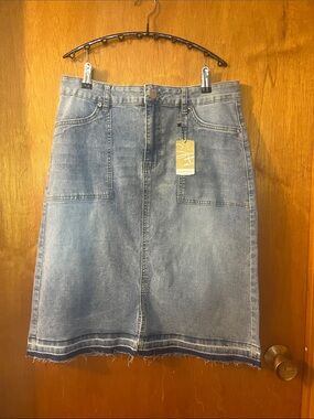 Suzanne Betro Light Blue Denim Midi Skirt with Patch Pockets 12